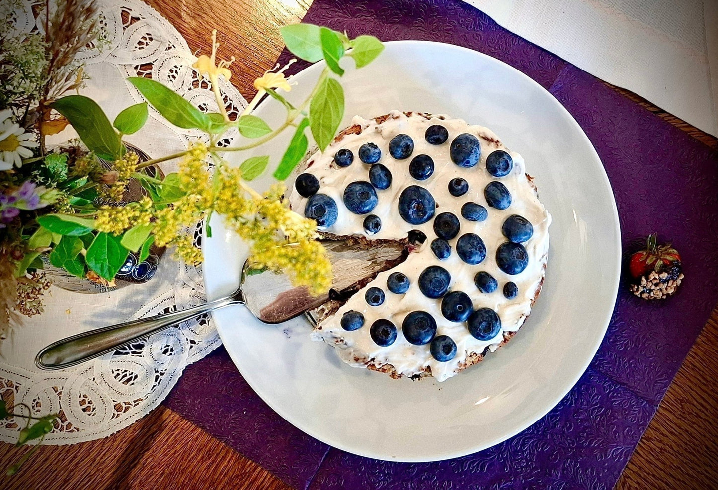 Mandelmehl als Backzutat: Ein fruchtig-frischer Blaubeer-Zitronen-Mandel-Mohn-Kuchen - Pure Xocolate