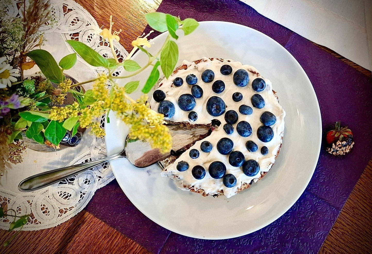 Mandelmehl als Backzutat: Ein fruchtig-frischer Blaubeer-Zitronen-Mandel-Mohn-Kuchen - Pure Xocolate
