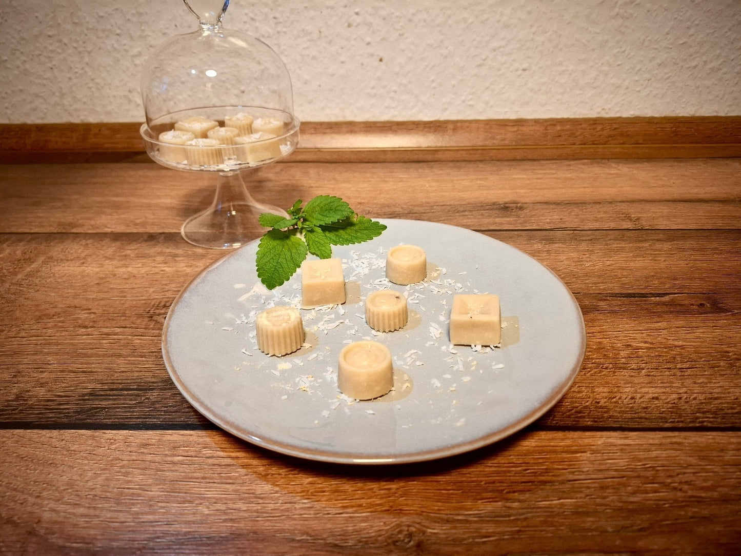 Vielseitig vegane Piña Colada-Pralinen selber machen - Cocktail-Schokoladen No. 2 - Pure Xocolate