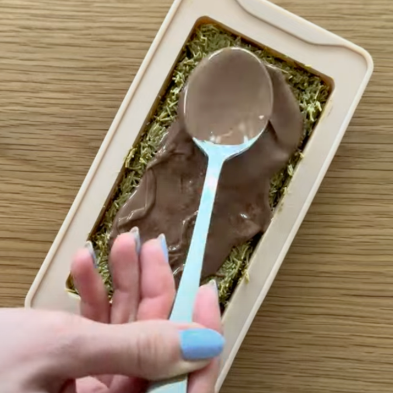 Mit Schokolade verschließen