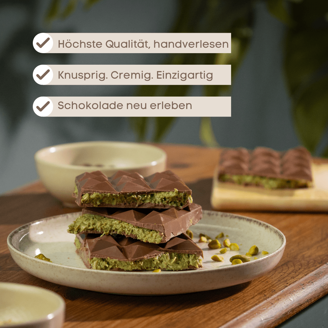 
                  
                    DIY Dubai - Style Schokoladen Set - Pure Xocolate - DIY - Set Geschenk - Set - DIY Dubai - Style Schokoladen Set - Pure Xocolate - DIY - Set Geschenk - Set - Selbstgemachte Dubai Style Schokolade mit cremiger Pistazienfüllung auf Holzbrett – luxuriöser Genuss mit extra Crunch und Premiumzutaten
                  
                